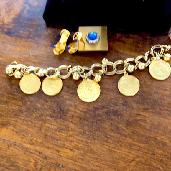 Jewelry - Vintage coin bracelet